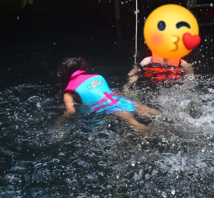 HeySplash Toddler Swim Vest, Kids Swimming Jacket Fit 30-50/50-80lbs, Child Floaties Vest wiht Safety Strap, Float Jacket for Girls/Boys on Pool,Beach,Boating, Learn to Swim Aid, M 3-6 Yrs/L 6-9 Yrs - Customer Photo 1