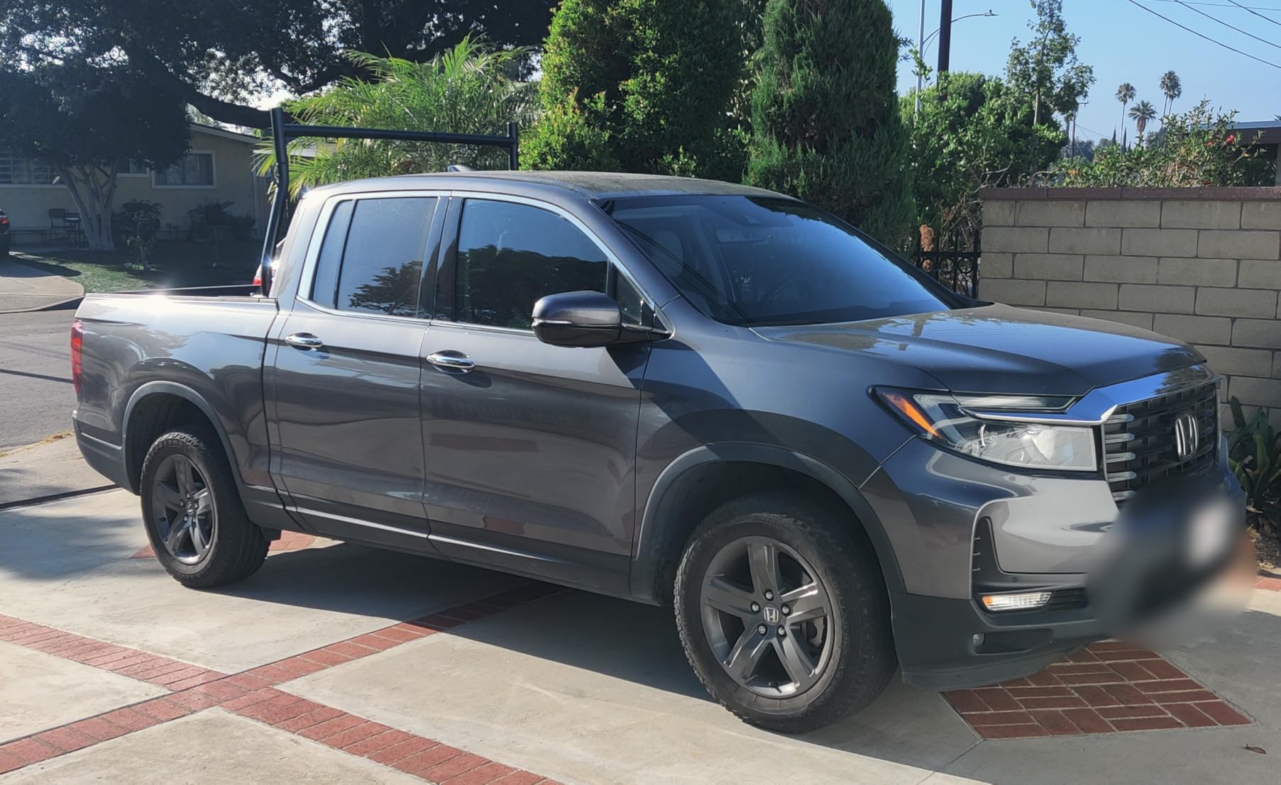 VEVOR Extendable Steel Truck Ladder Rack - 800 lbs Capacity, 46-71 inch, Non-Drilling for Kayak, Surfboard, Lumber, Ladder - Customer Photo 1
