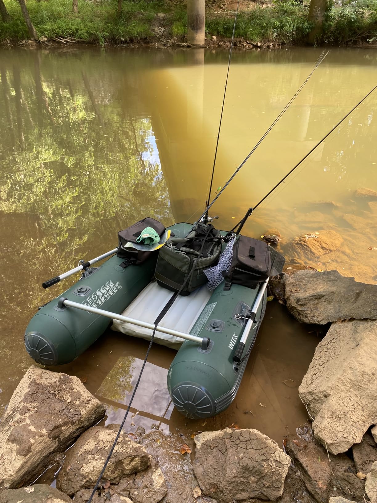 INTEX Big Catch Pro Inflatable Fishing Float Tube, Includes 54in Boat Oars, High-Output Pump, Detachable Fishing Rod Holders, Mesh Fish Ruler, Heavy Duty Backpack, Storage Bag, 308lb Weight Capacity - Customer Photo 5